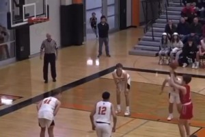 都已经中场双人包夹了，还能压哨三分绝杀，那是真没办法了